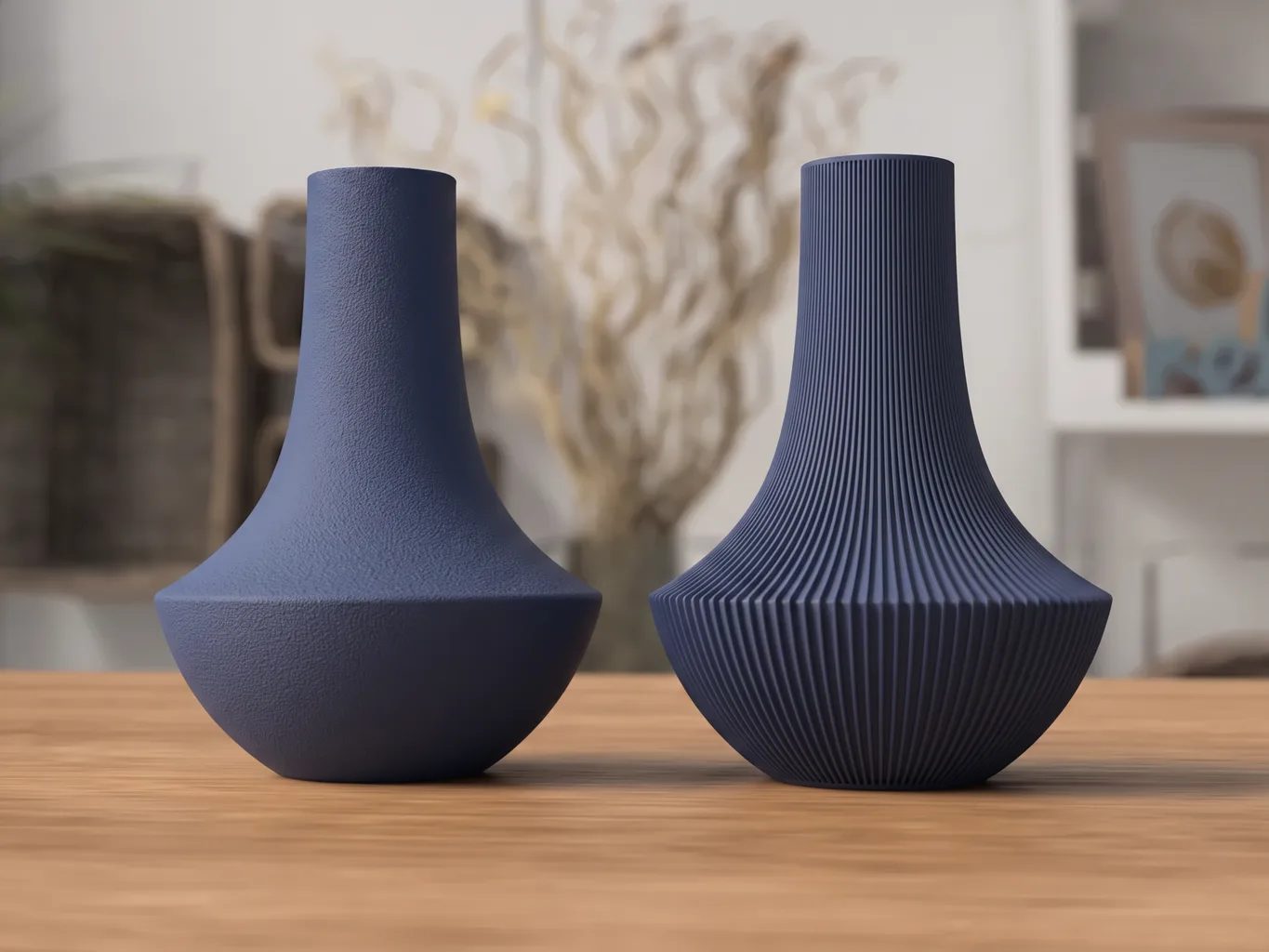 Vase Shinto imprimé en 3D en Bleu Foncé, finition texturée à gauche et finition rayée à droite